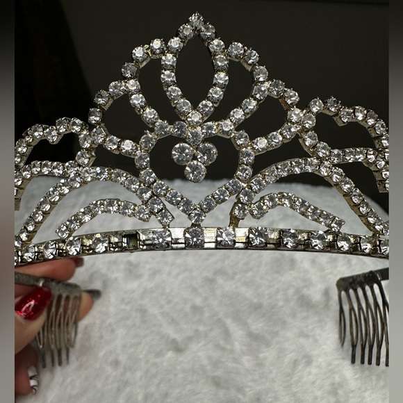 👑Vintage Tiara - Picture 8 of 10